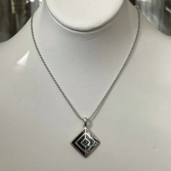 Solid sterling silver inlaid abalone shell pendant & chain - Picture 3 of 8